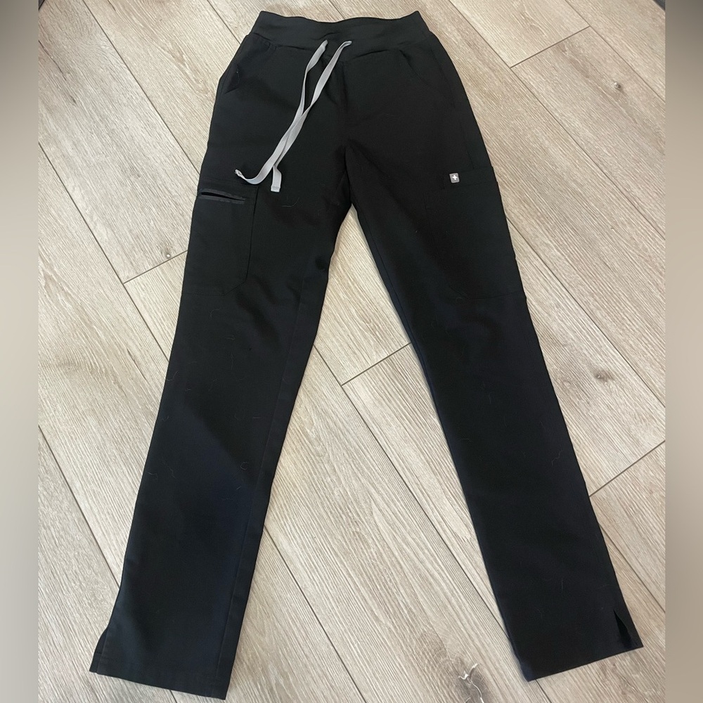 FIGS women’s High Waisted Yola Skinny Scrub Pant